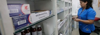 Precios de medicamentos de Cenabast y cadenas de farmacias presentan diferencias de hasta un 3000%