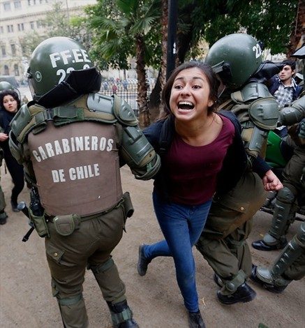 Joven actriz acusó aborto tras golpiza de Carabineros tras la marcha