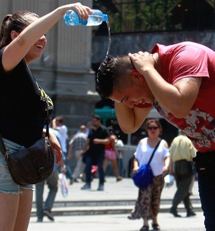 Nueva temperatura máxima histórica en Santiago al llegar a 37,7°