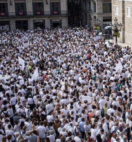 Españoles realizaron masivas manifestaciones exigiendo unidad en su país