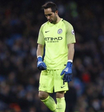 Claudio Bravo recibió un “feo desaire” por parte del Manchester City