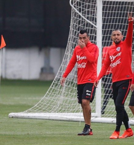 Arturo Vidal agradeció a Paredes y luego borró el mensaje