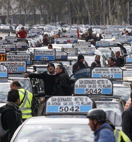 Transportes anunció licitación de 35 nuevas líneas de taxis colectivos en Santiago