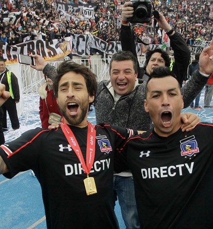 Colo Colo rebajó las camisetas de Paredes y Valdivia a $14.990