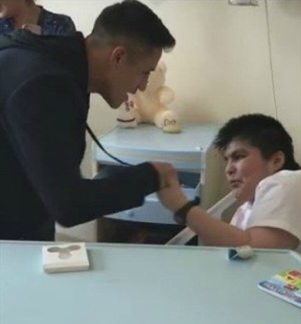 El noble gesto de Alexis Sánchez en un hospital de Tocopilla