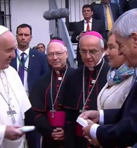 La diferencia de los saludos del Papa a Sebastián Piñera y Ricardo Lagos