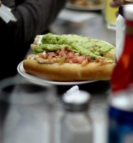 Científicos chilenos proponen subir impuestos a alimentos ricos en grasa, sodio y azúcar
