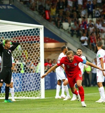 Inglaterra derrota a Túnez en los descuentos con doblete de Kane