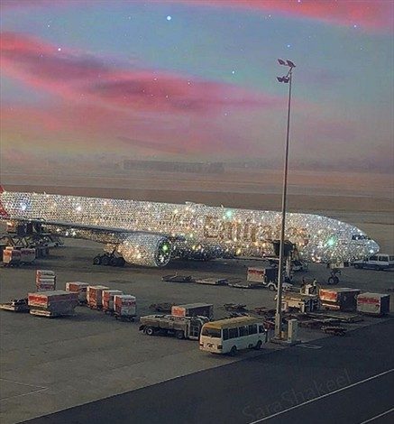 Aerolínea Emirates mostró cómo se vería el Boeing 777 si estuviera cubierto de cristales