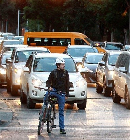 Experto: Mientras más gente use bicicletas en las ciudades, los conductores serán más conscientes