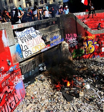 Completamente destruida Así luce el interior de la estación Baquedano