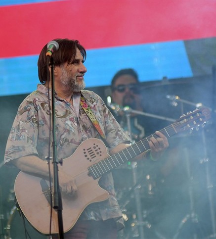 Sol y Lluvia, Manu Chao, Arak Pacha y más música dedicada a las movilizaciones sociales en MundoVivo