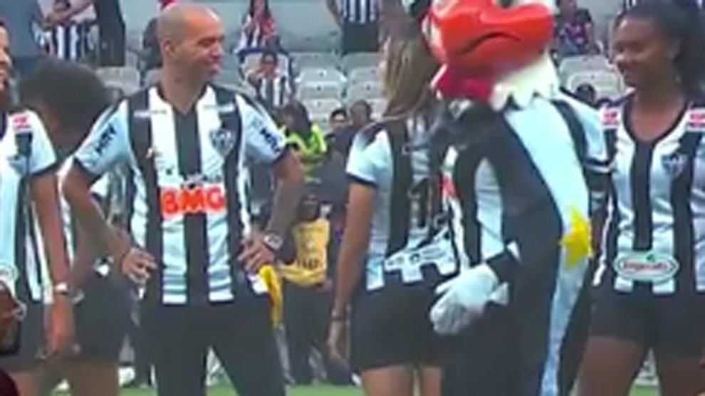 Corpóreo del Atlético Mineiro fue despedido tras repudiable comportamiento con jugadora del club