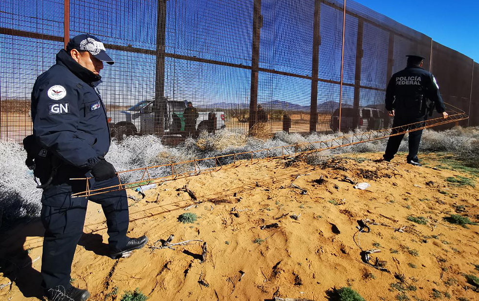 Las escaleras camufladas de cadenas para hormigón armado que derrotaron el muro de Trump
