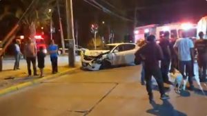 Mujer termina herida tras ser impactada por carro lanza agua de Carabineros