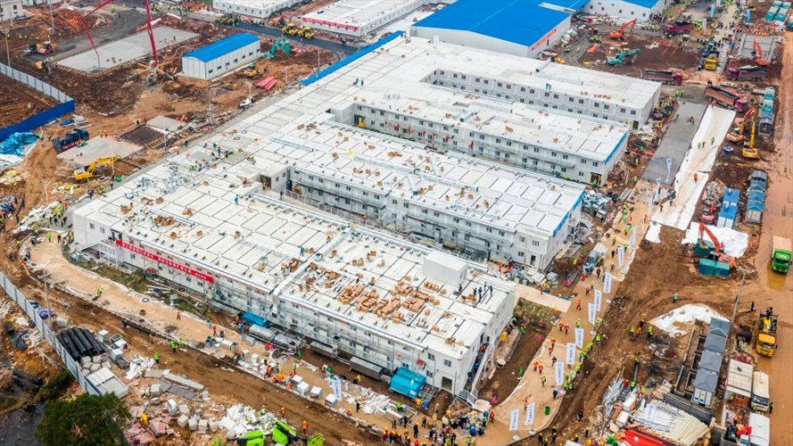 China tardó diez días en construir un hospital para contagiados con el coronavirus de Wuhan