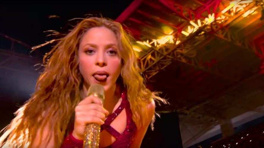 Shakira generó ola de memes por sacar la lengua en show de Super Bowl, pero el gesto significa algo