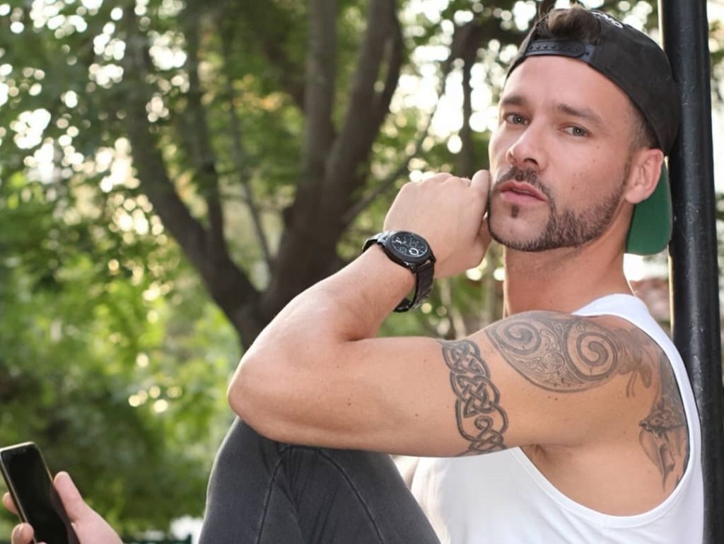 "Rastros de ti": Michael Murtagh estrenó su primera canción y de reggaetón