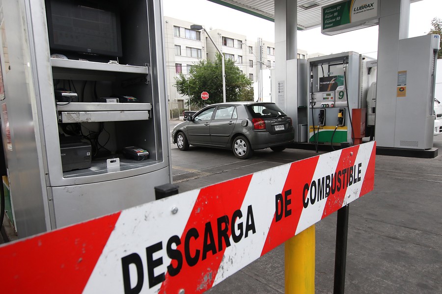 Baja el precio de todos los combustibles desde este jueves informó ENAP