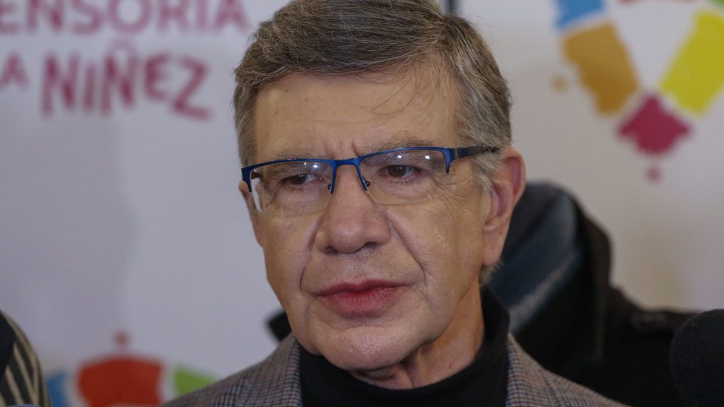 Joaquín Lavín: "Las defensas corporativas están mal"