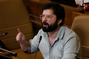 Boric tras ser imitado por Kramer: "Si no nos reímos de nosotros mismos estamos muertos"