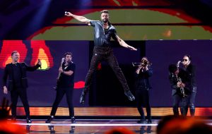 Cambios de vestuario y un mensaje para Chile: Así fue el show de Ricky Martin en Viña 2020