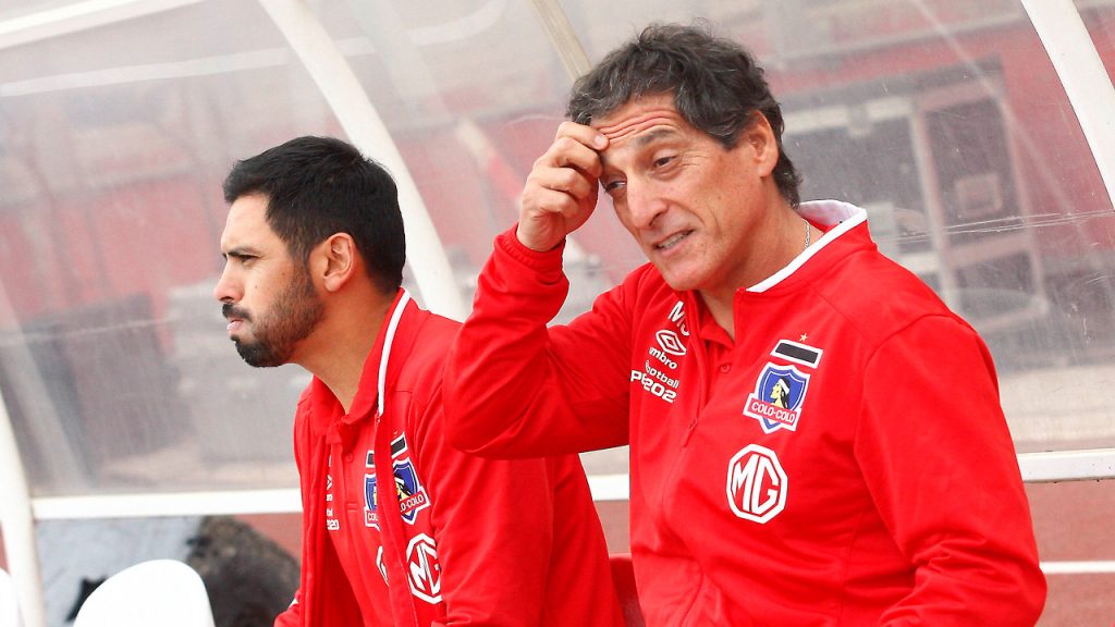 Mario Salas dejó de ser el técnico de Colo Colo para la temporada 2020