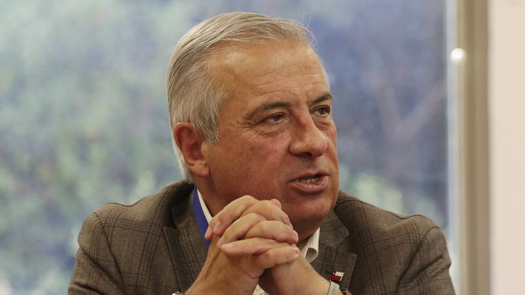 Mañalich: "Es una mala idea desprestigiar una y otra vez nuestro sistema de salud"