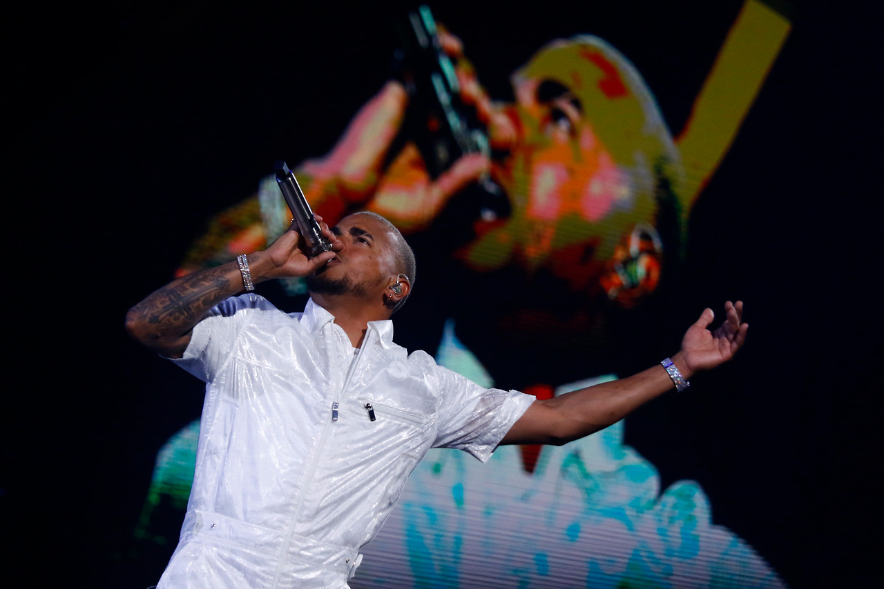 Ozuna brilló en su debut en el Festival de Viña 2020 con un repertorio de hits