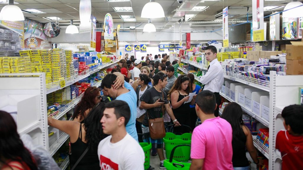 Estudio reveló que el 54% de los chilenos cree que gastos de marzo serán mayores a los de 2019