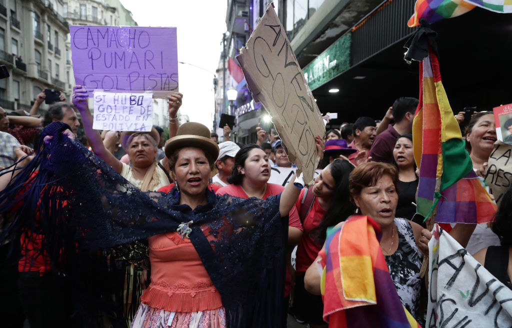 Manifestantes bolivianos del partido Movimiento al Socialismo