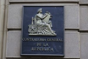 Contraloría oficiará a Sernameg por polémico video sobre violencia contra la mujer