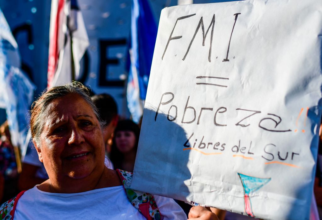 Manifestantes rechazan la deuda con el FMI en Buenos Aires