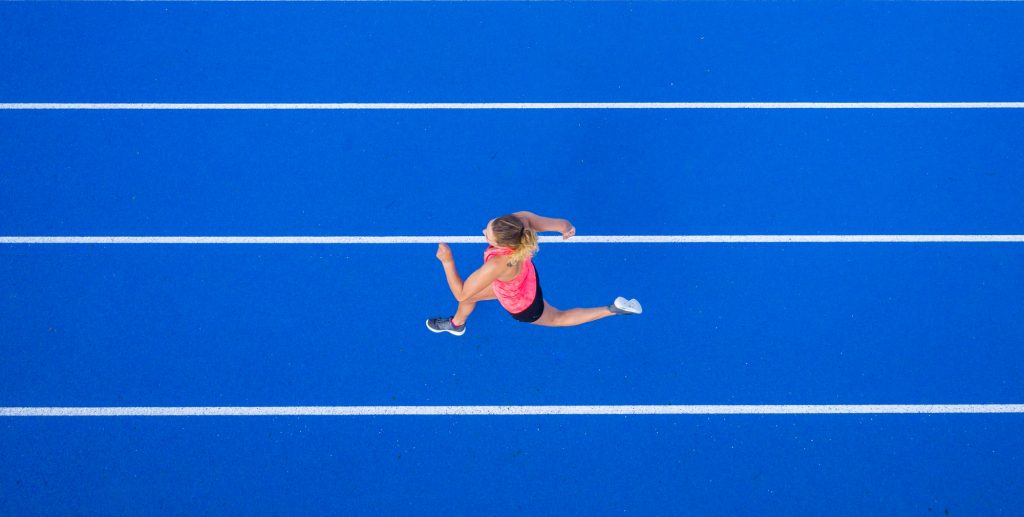 Escucha a Karin Yanine en un nuevo Corre por tu Vida