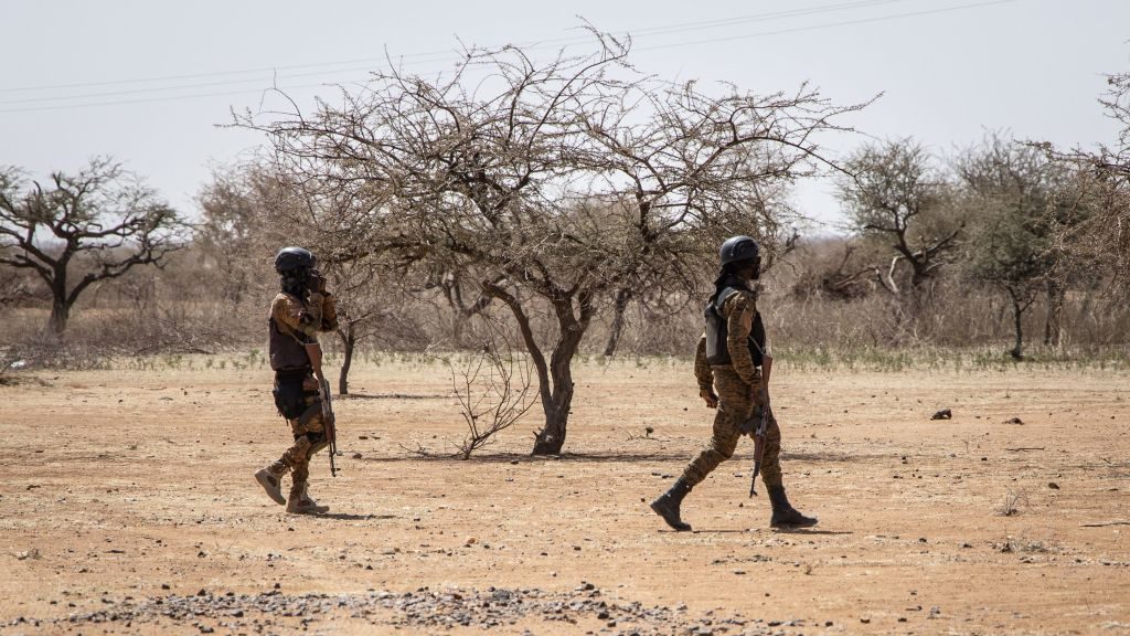 Grupo armado asesinó a 24 personas dentro de una iglesia en Burkina Faso