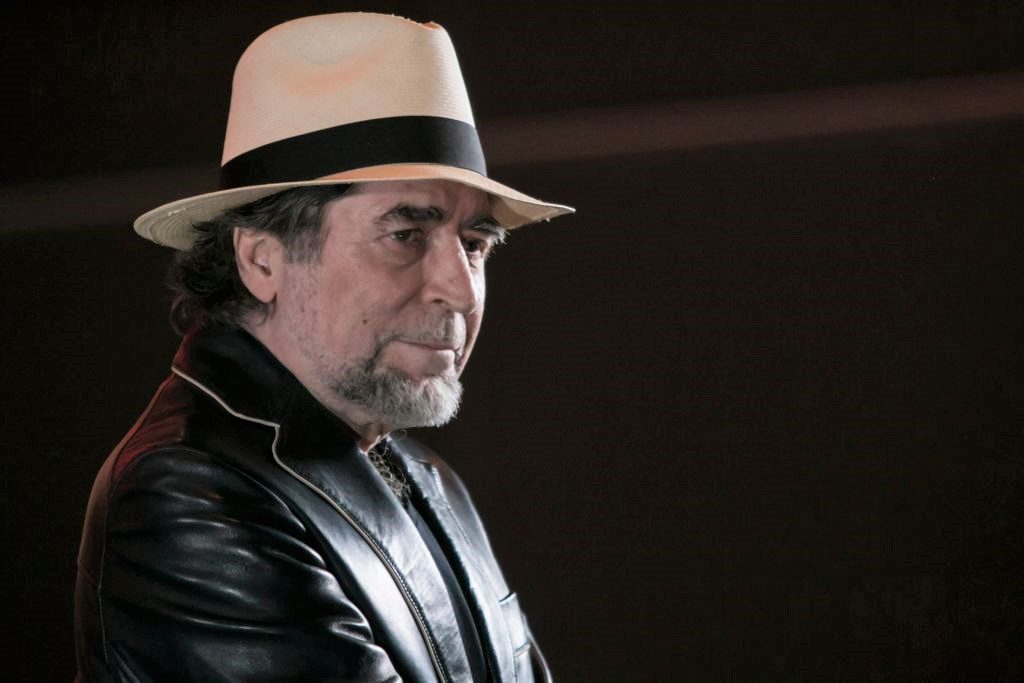 Joaquín Sabina cayó desde el escenario y suspende concierto con Joan Manuel Serrat