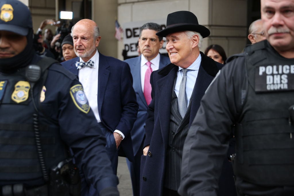 Roger Stone al salir del tribunal federal del distrito de Columbia