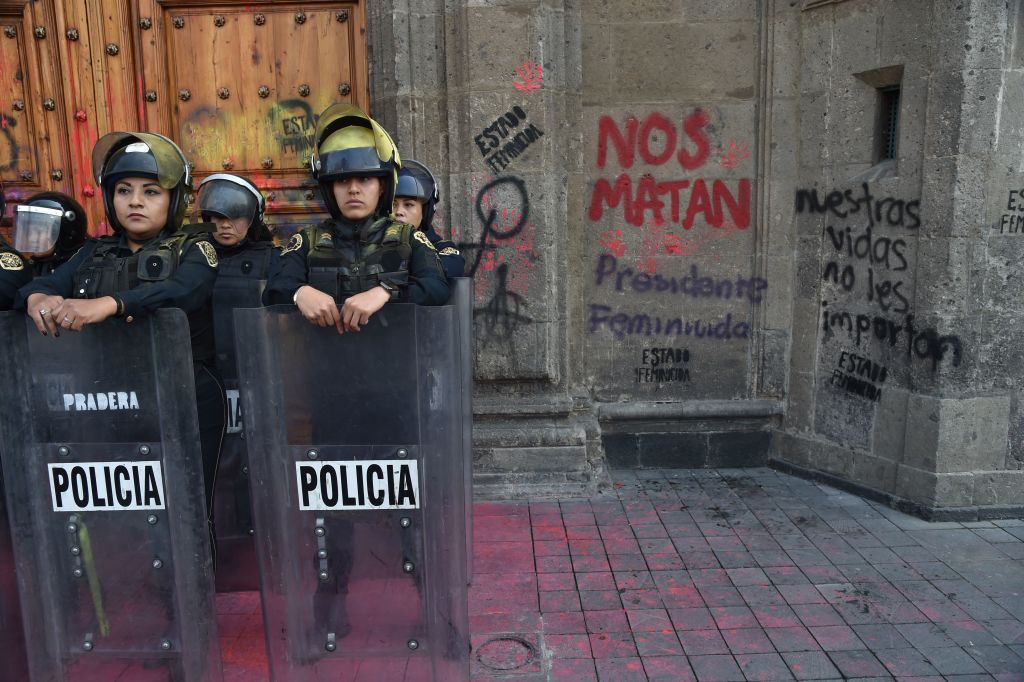 Protesta ante el Palacio Nacional de México