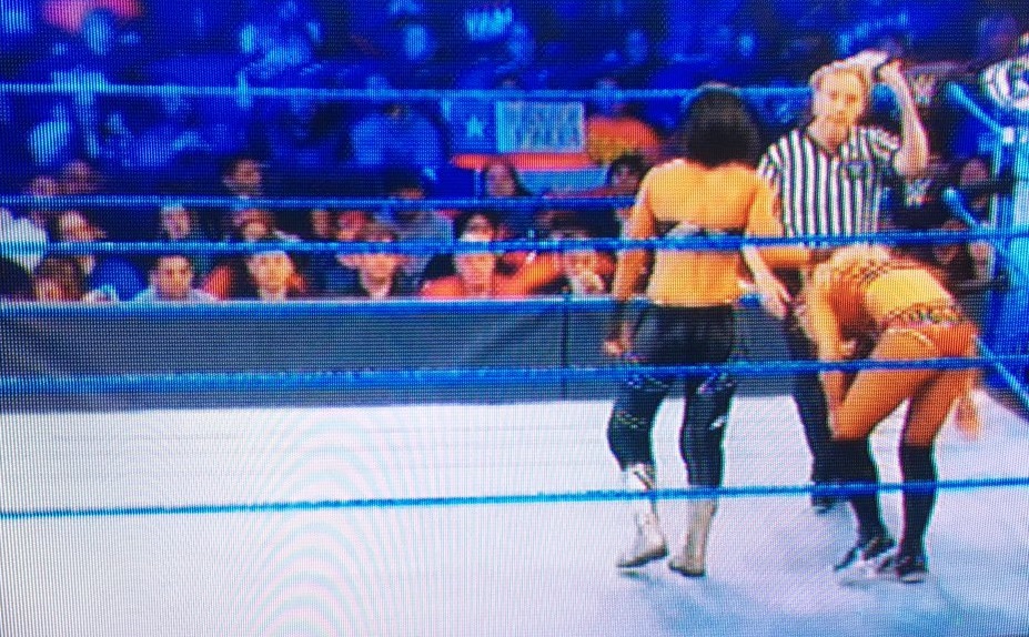 El cartel chileno que apareció en el Smackdown de la WWE