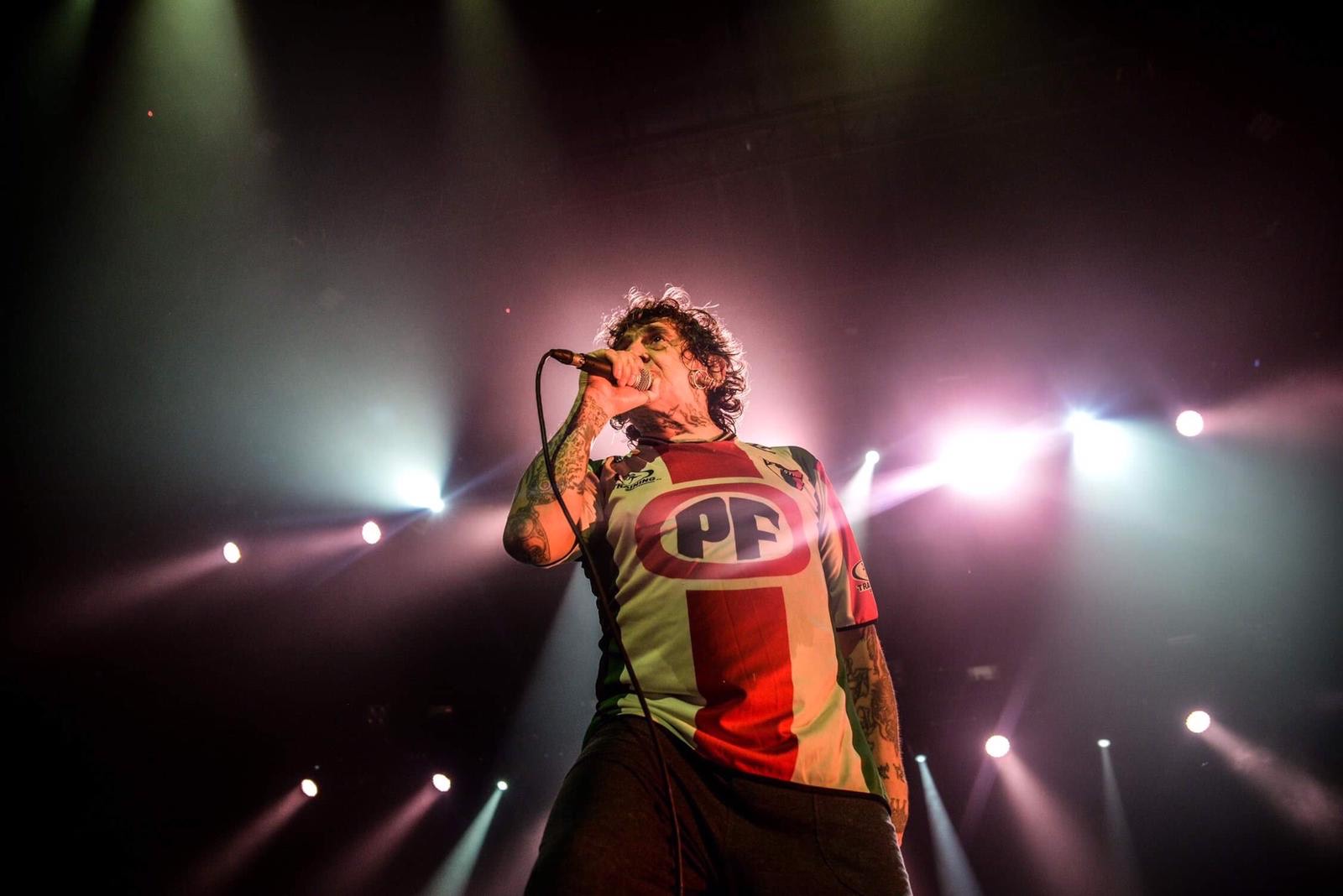 Evaristo de La Polla Records con la camiseta de Palestino