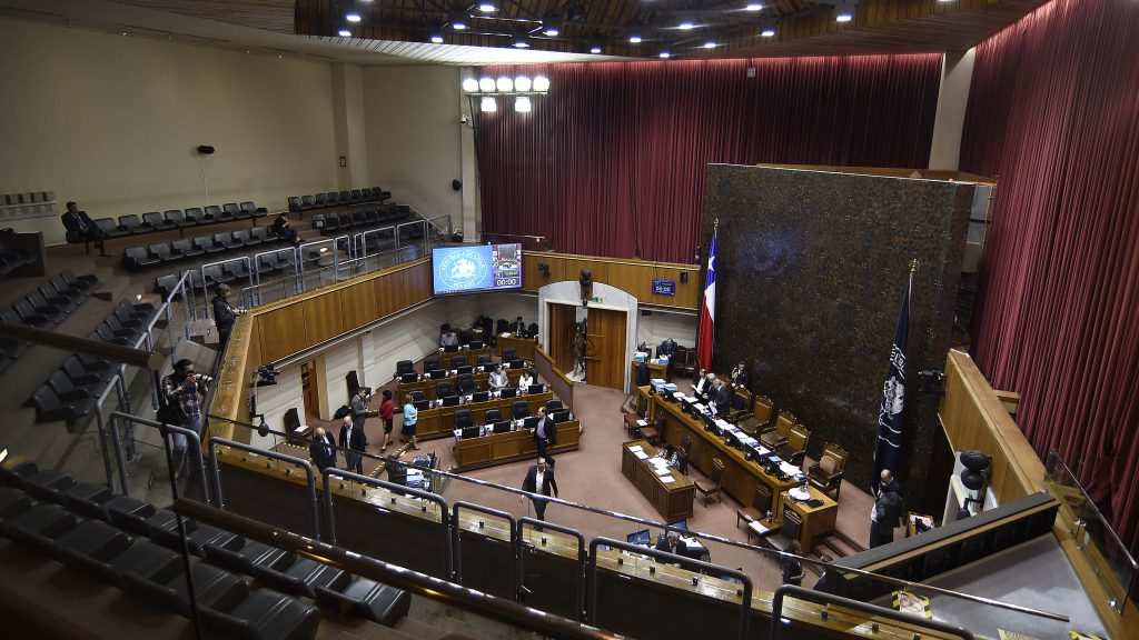 Será ley y se aplicaría de inmediato: Cámara despachó reforma constitucional que limita la reelección de autoridades