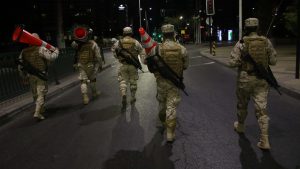 Carabineros informó que 461 personas fueron "conducidas" tras nueva jornada de toque de queda