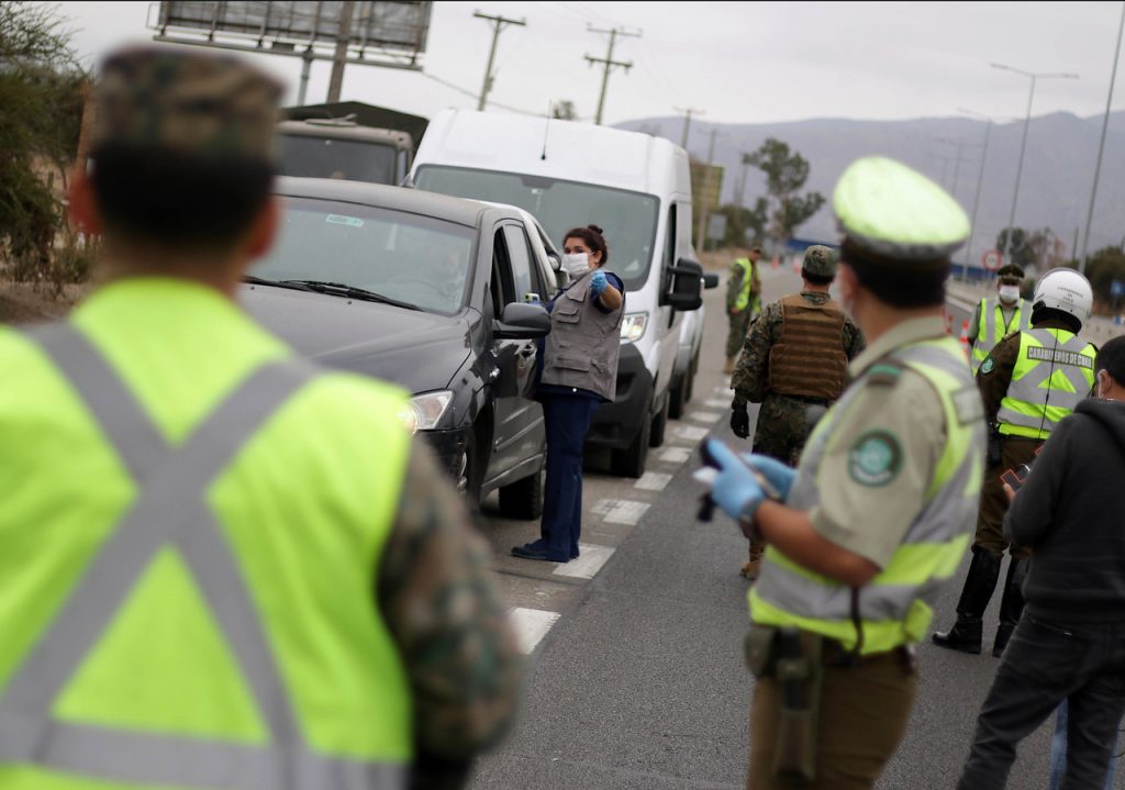 Autoridades destacaron "buena disposición" de personas que fueron controladas en aduana sanitaria de la RM