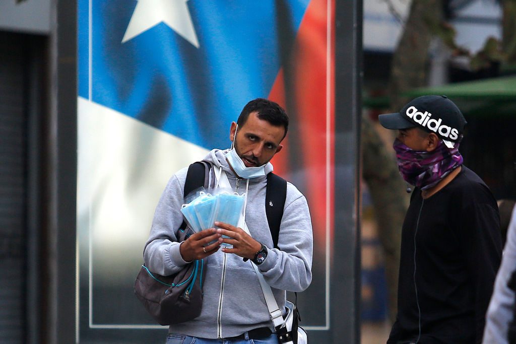 Sociólogo analizó el "desastre social" del coronavirus en Chile: "El estar juntos no va a volver a la normalidad en mucho tiempo"