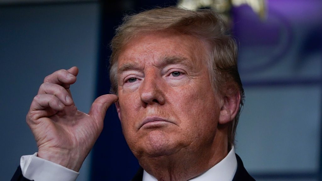 Trump invoca una ley de la guerra de Corea para que General Motors fabrique respiradores
