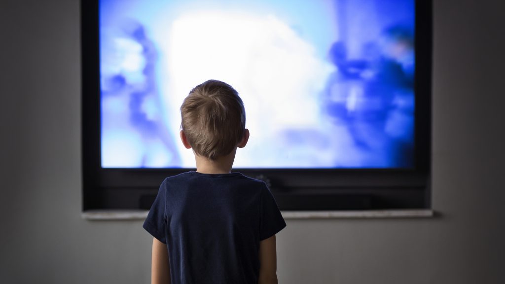 Alcaldes pidieron al CNTV implementar material educativo por televisión abierta