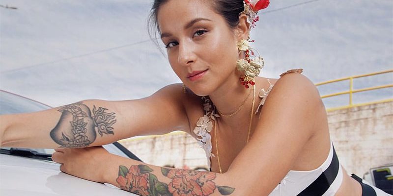 Denise Rosenthal estrenó versión en casa de "Tiene Sabor" con su banda de mujeres