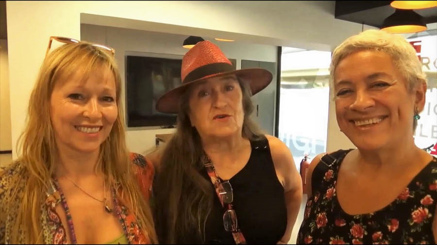 Con Ana María Gazmuri, Pía Barros y Carmen Prieto en espera del 8 y 9 de marzo