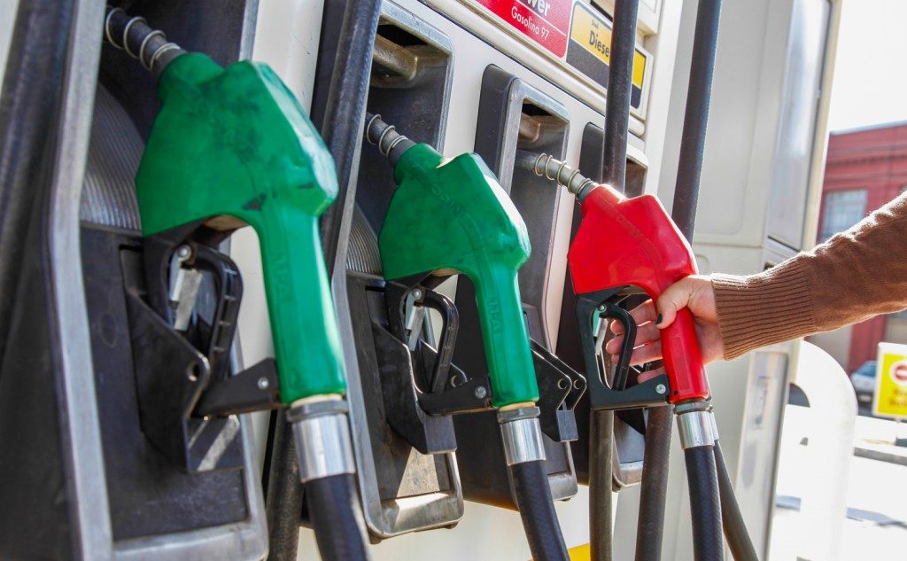 Los combustibles bajarán sus precios por quinta semana consecutiva