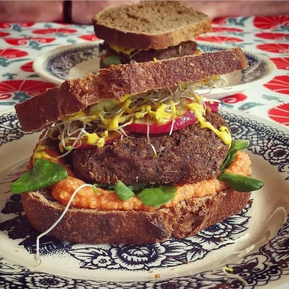 Lentejas atomatadas, croquetas de jurel y hamburguesas de legumbres: las  recetas sanas y felices de Connie Achurra para la cuarentena